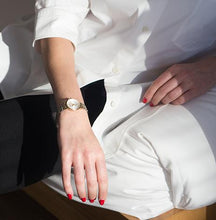 Load image into Gallery viewer, Aurora Milanese 26mm Rose Gold White
